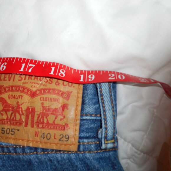 LEVI 505 DENIM CUTOFF SHORTS IN SZ‎ 40X9 - Picture 8 of 9